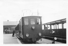 Alpengarten (BE) – Elektrischer Triebwagen der BOB foto 13x9