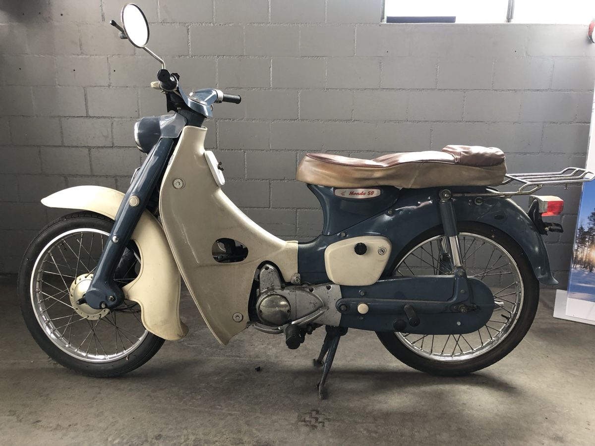 Honda Scooters: Honda C102 ab 1.- – Defekt aus Tschugg von  2