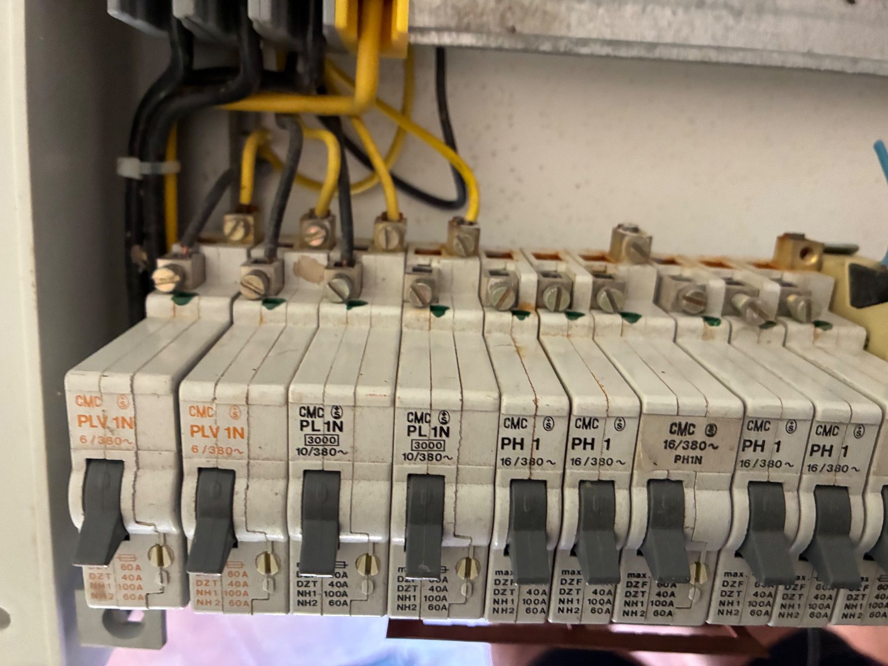 Alimentation électrique: Elektroverteilung Tableau LS Sicherungen – D'occasion à Thayngen par stammsani 3