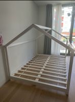 Grosse Kinderbett / Hausbett 140x200cm + Matratze