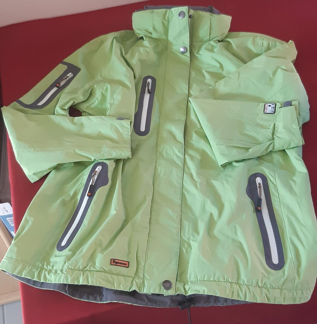 Vestes: Schöne robuste Regen-/Windjacke mit Kapuze Gr 44 – Neuf (Voir description) à Arch par Drosselbart 2