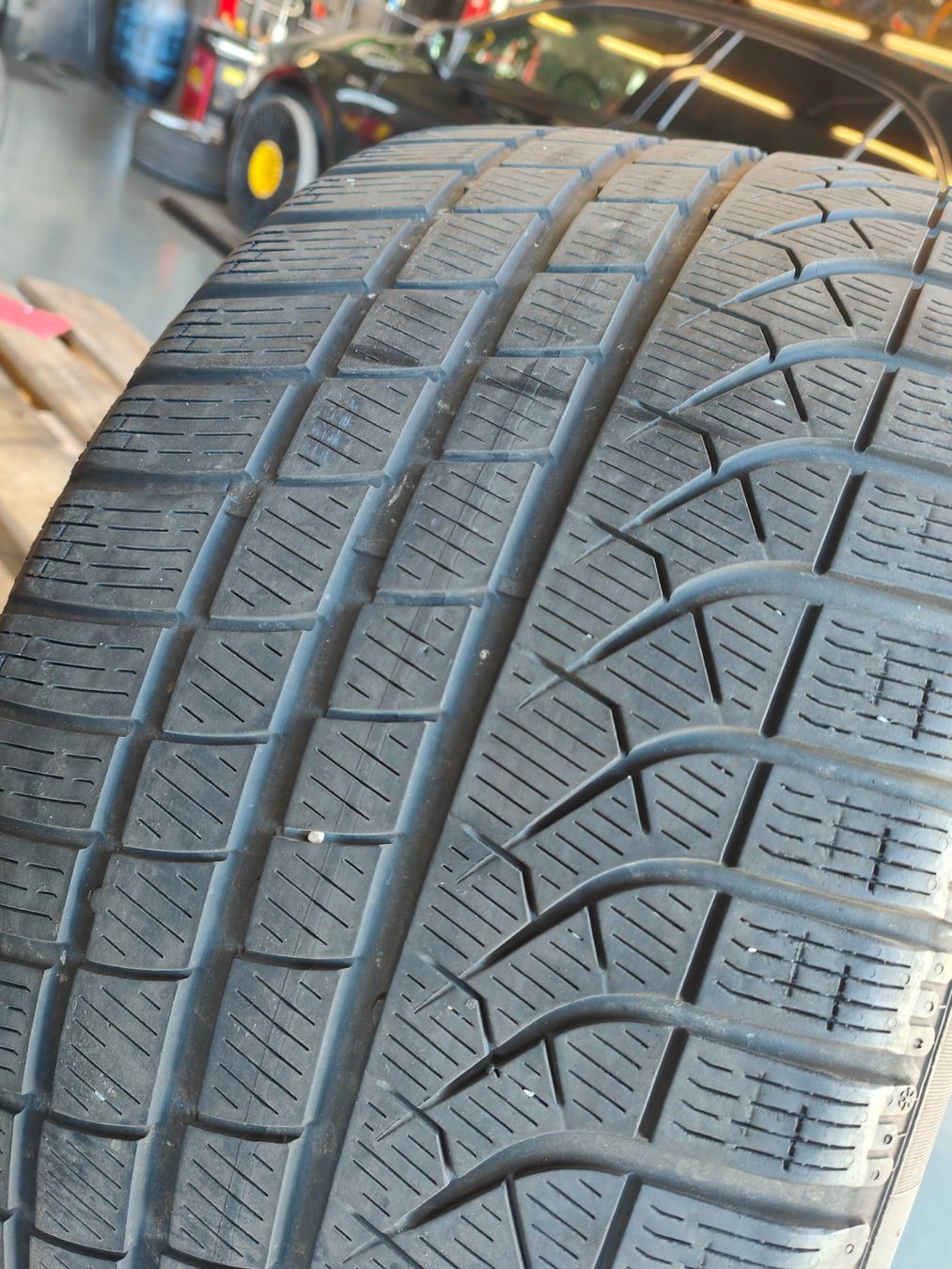 Pirelli Pneus & Kompletträder: Mercedes GLC Winterreifen – Gebraucht aus Oberengstringen von Reifen-Lagerverkauf 2