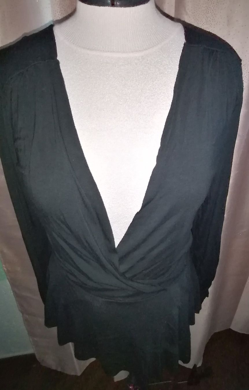 Top: wunderschönes Wickelshirt – Usato da Corcelles-près-Payerne venduto da RxOne_Krs 3