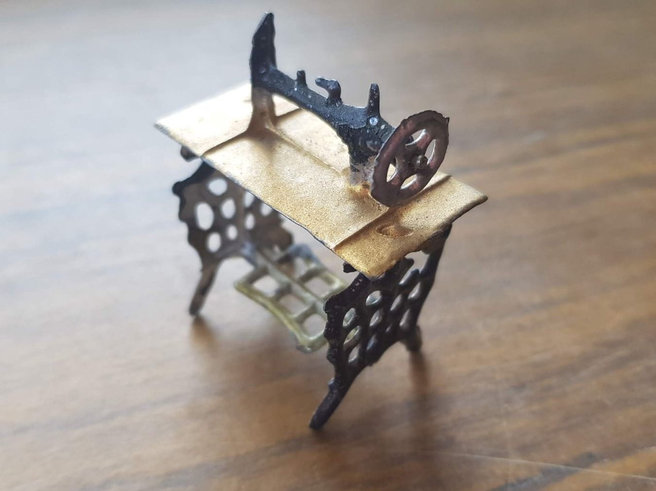 Spielzeuge: Puppenstube antike Nähmaschine – Gebraucht aus Mörschwil von lindaswunderkiste 6