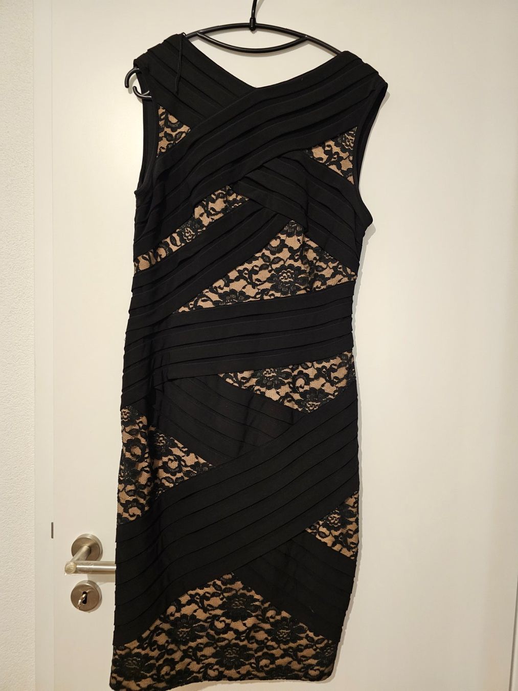 Vestiti: Robe noire dentelle croisée élégante – Usato da Nax venduto da mojy