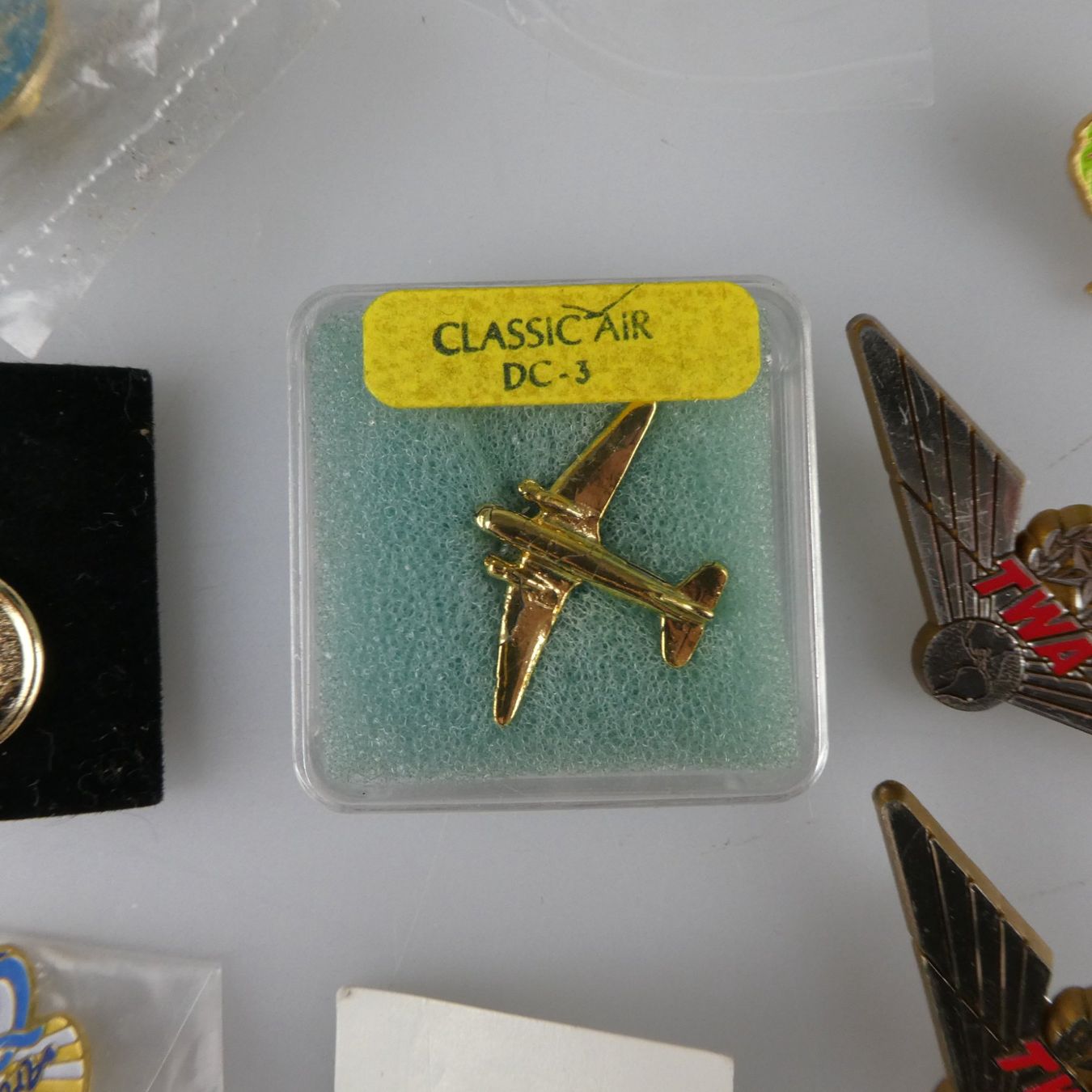 Placchette & Badge: Sammlung verschiedener Anstecknadeln – Usato da Volketswil venduto da brockipfannenstil 9