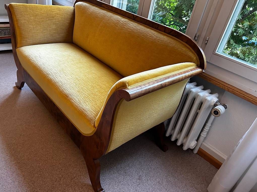 Divani: Antikes Biedermeier-Kanapee / Sofa  Nussbaum – Usato da Binningen venduto da peter.binningen 1