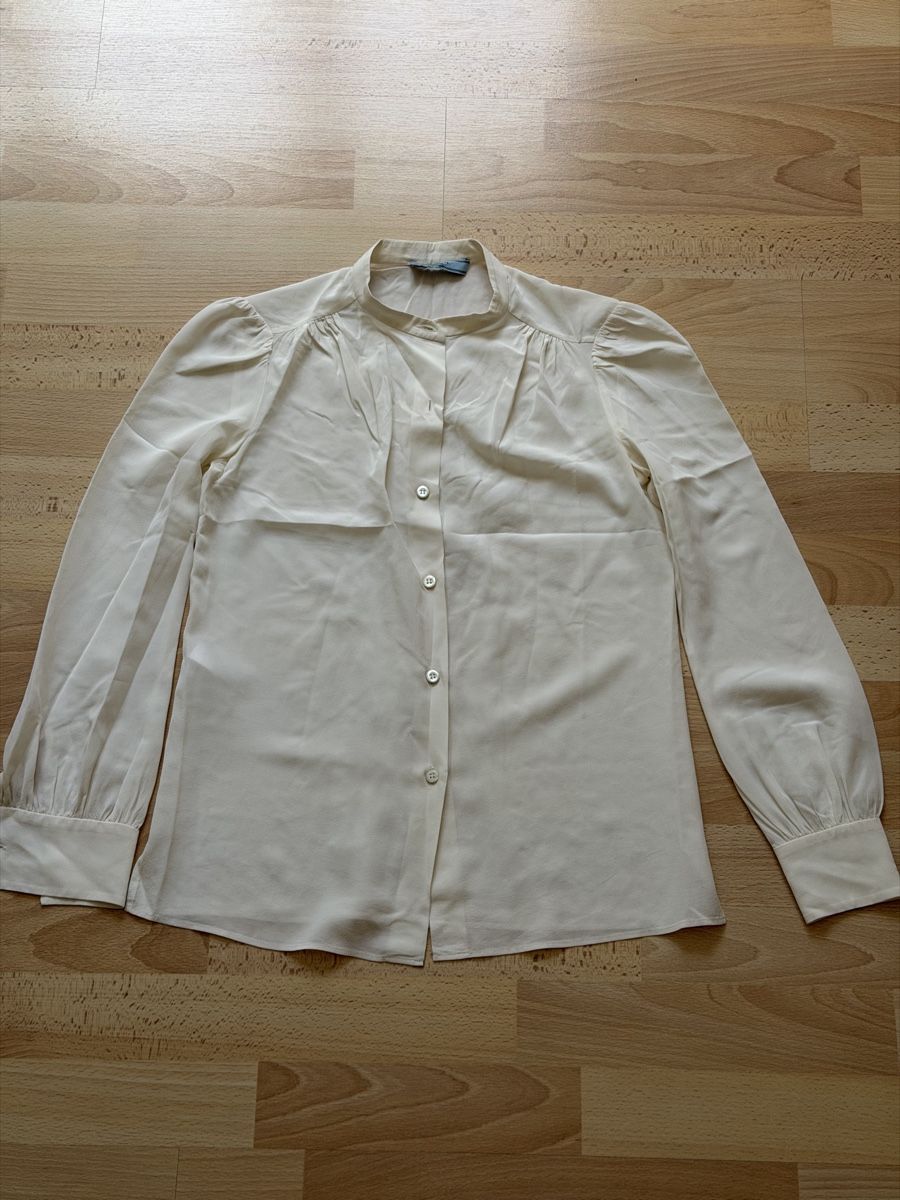 Prada Blusen: Prada Bluse – Gebraucht aus Schaffhausen von LisaU