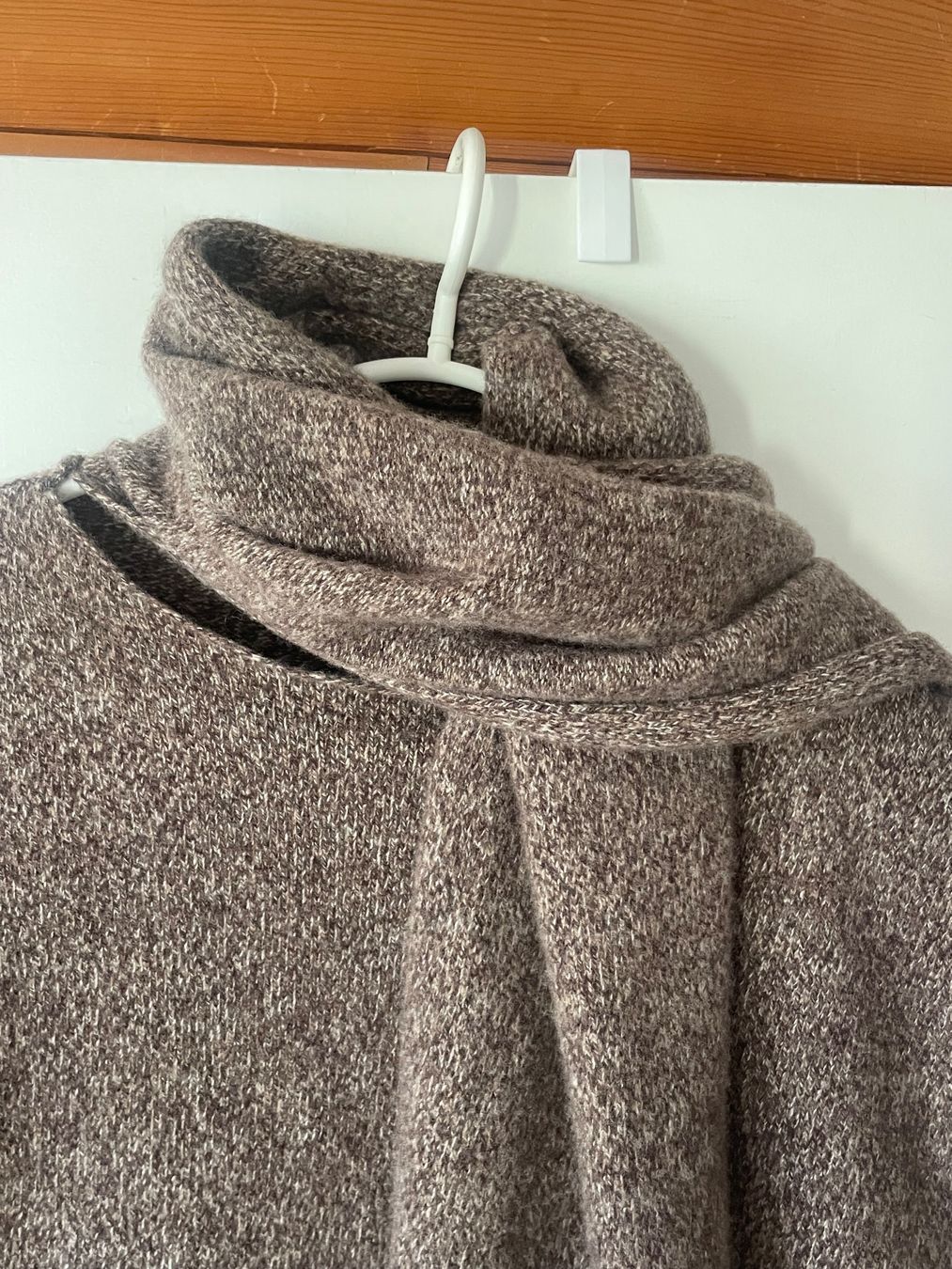Massimo Dutti Top: ALLES RAUS Stricktop mit Schal – Usato da Kloten venduto da simones.thriftshop 2