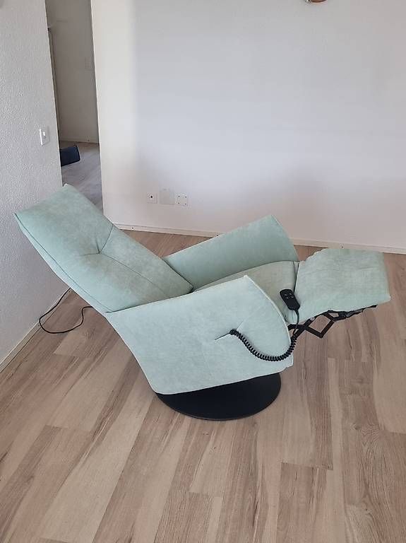 Poltrone: Fauteuil relax inclinable avec télécommande – Usato da Nidau venduto da jac_ns5h 1