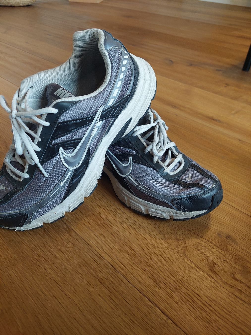 Nike Scarpe da uomo: Nike Sneaker, Gr. 41 grau – Usato da Schenkon venduto da rausausdemhaus
