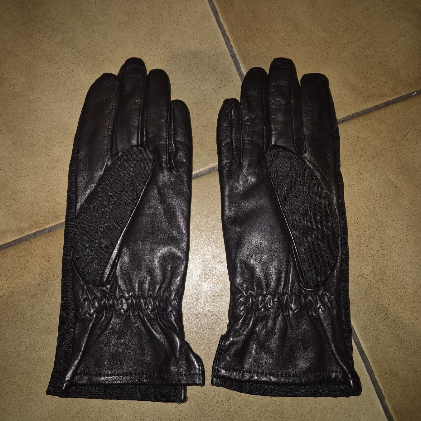 Calvin Klein Handschuhe & Handstulpen: Guanti neri Calvin Klein - taglia L – Neu (gemäss Beschreibung) aus Rancate von sarah357 1
