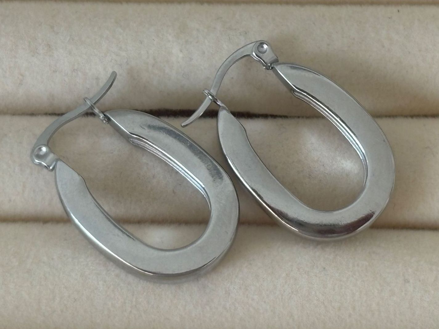 Orecchini pendenti & Orecchini a lobo: Luxus Elegante Creolen Edelstahl Ohrstecker Farbe Silber – Nuovo (secondo la descrizione) da Biel-Bienne venduto da Roserosse13