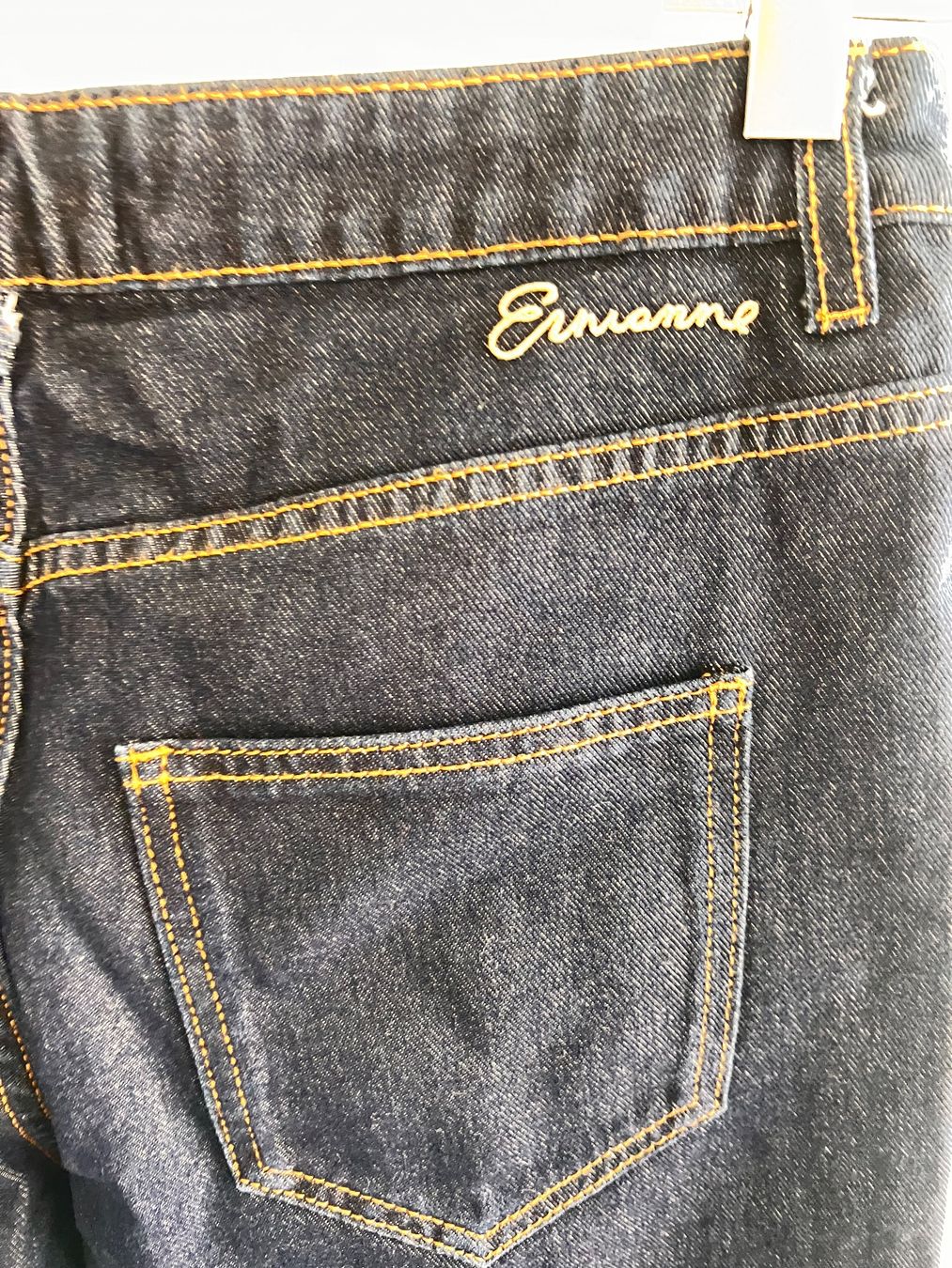 Ermanno Scervino Jeans: ERMANNO SCERVINO dark wash jeans – Nuovo (secondo la descrizione) da Lausanne venduto da NYC67 3