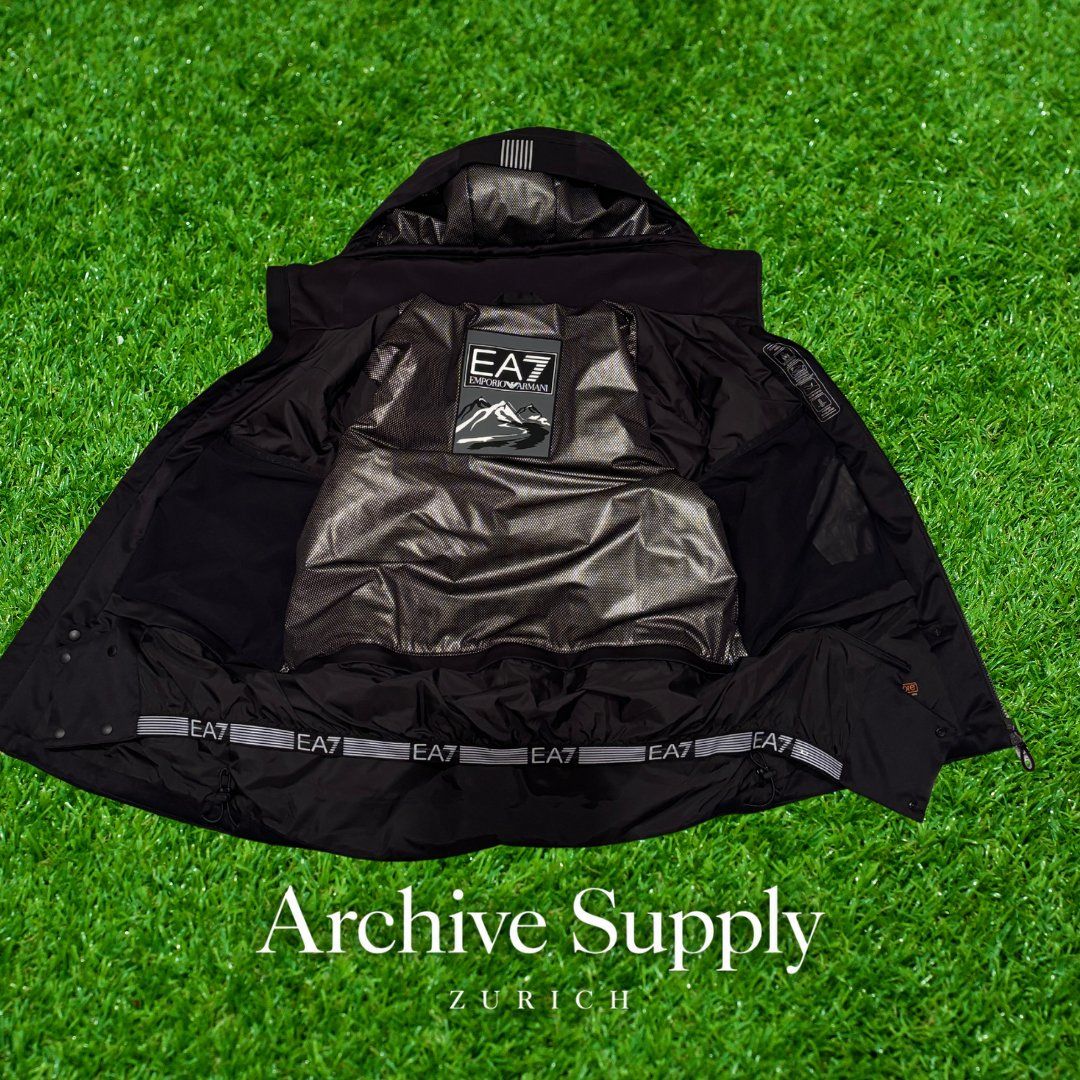 Armani Giacche: Armani EA7 Ski Jacket – Usato da Zürich venduto da geoff_resell 1