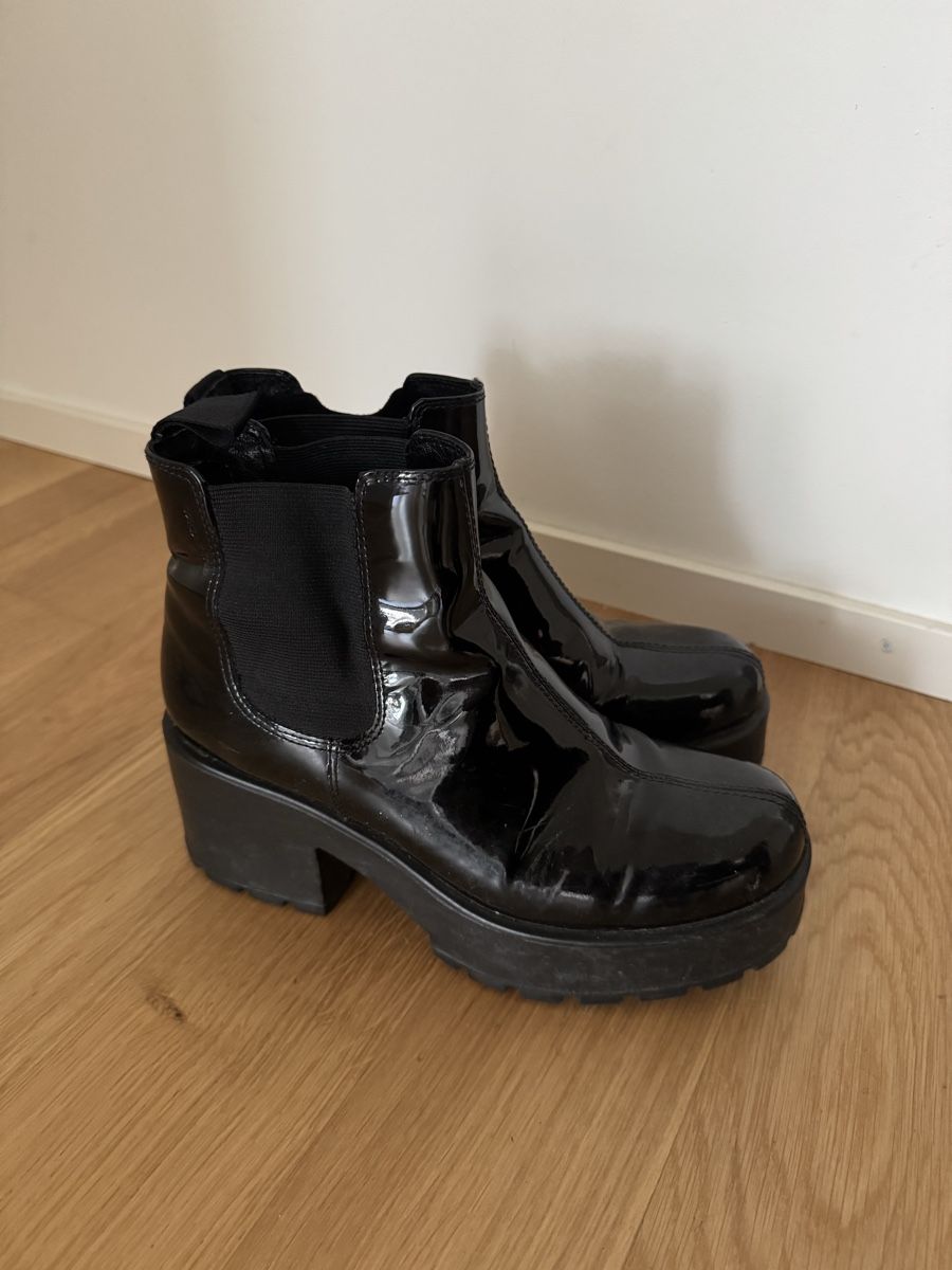 Vagabond Damenschuhe: Vagabond Stiefel, Lack, Schwarz, Grösse 38 – Gebraucht aus Zürich von Lillatanja