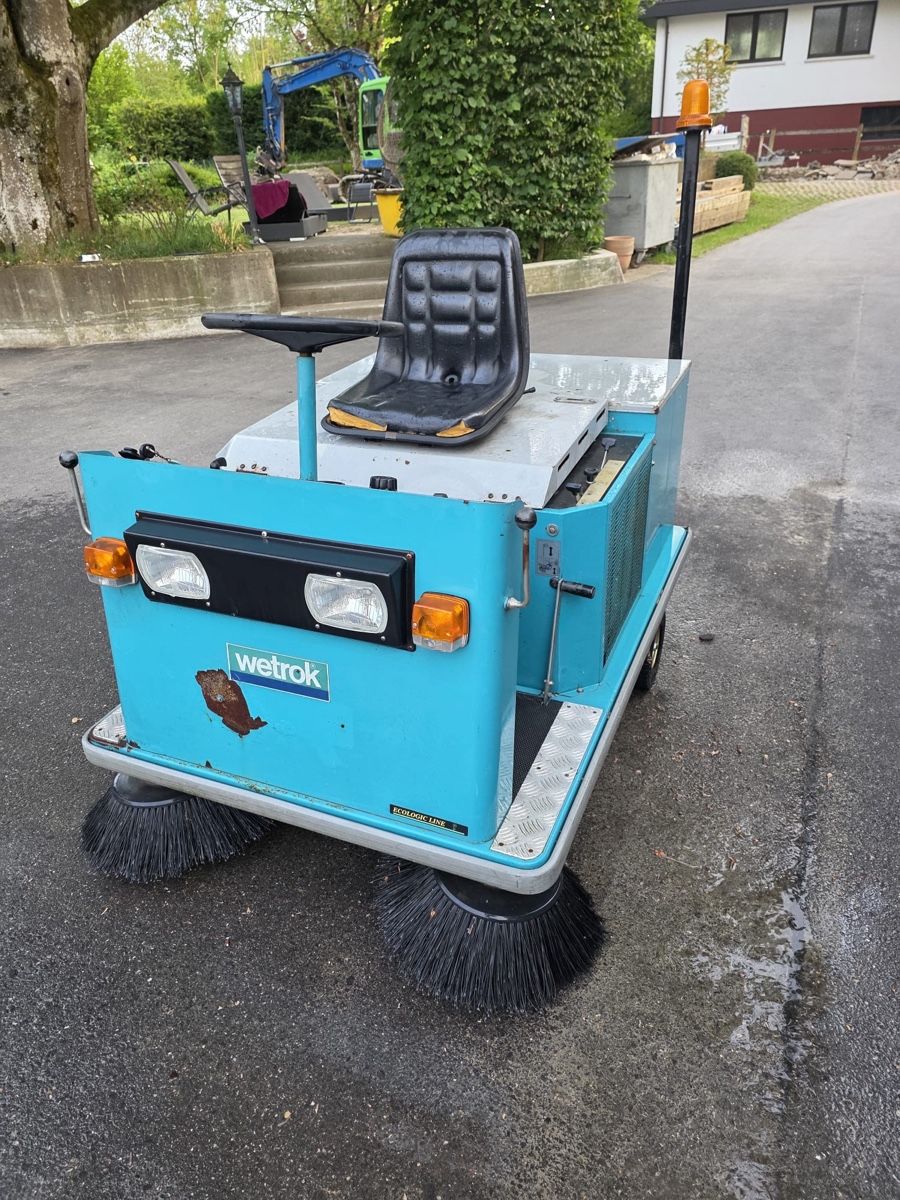 Wetrok Tutte le macchine: Kehrmaschine /Putzmaschine – Usato da Studen BE venduto da krugle