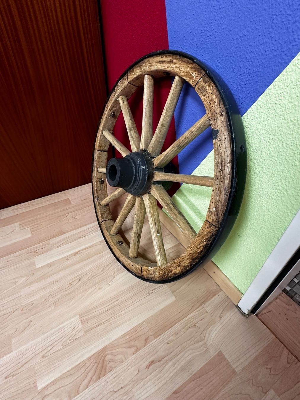 Pneus & Kompletträder: Altes Antikes Holzrad – Gebraucht aus Hünenberg von  1