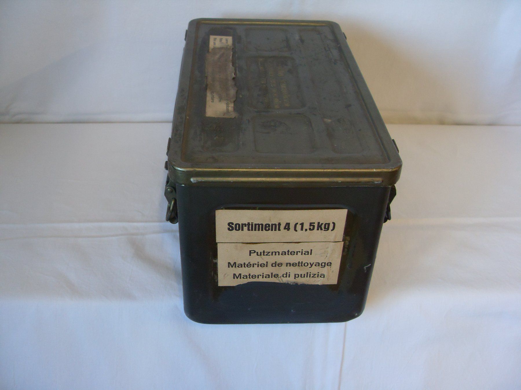 Casse di trasporto: Putzmaterialkiste der CH-Armee – Difettoso da Wollerau venduto da yukonjack0815 1