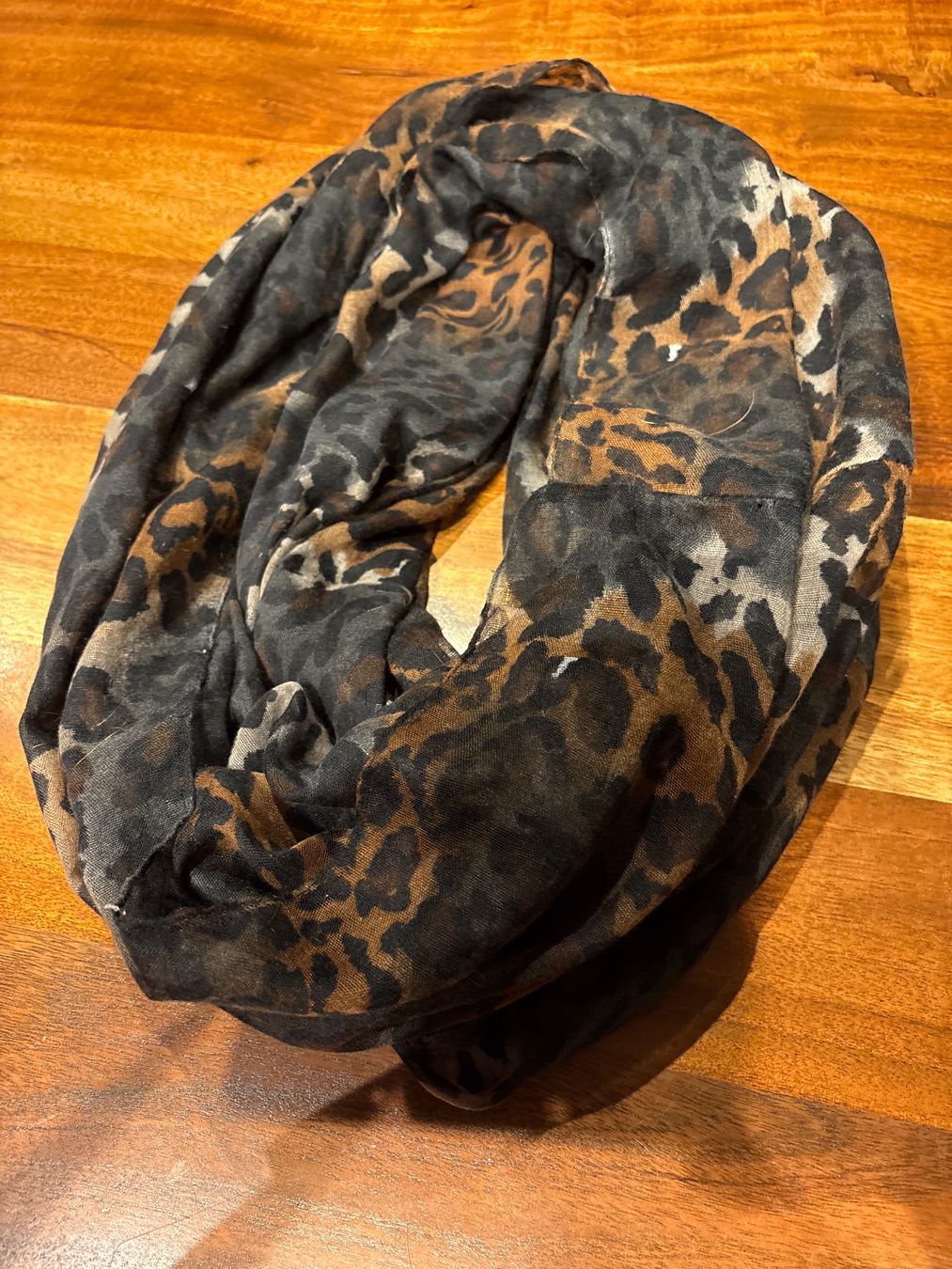 Foulards, Tücher & Schals: Loopenschal Leopardenmuster braun schwarz – Gebraucht aus Andwil SG von schmei