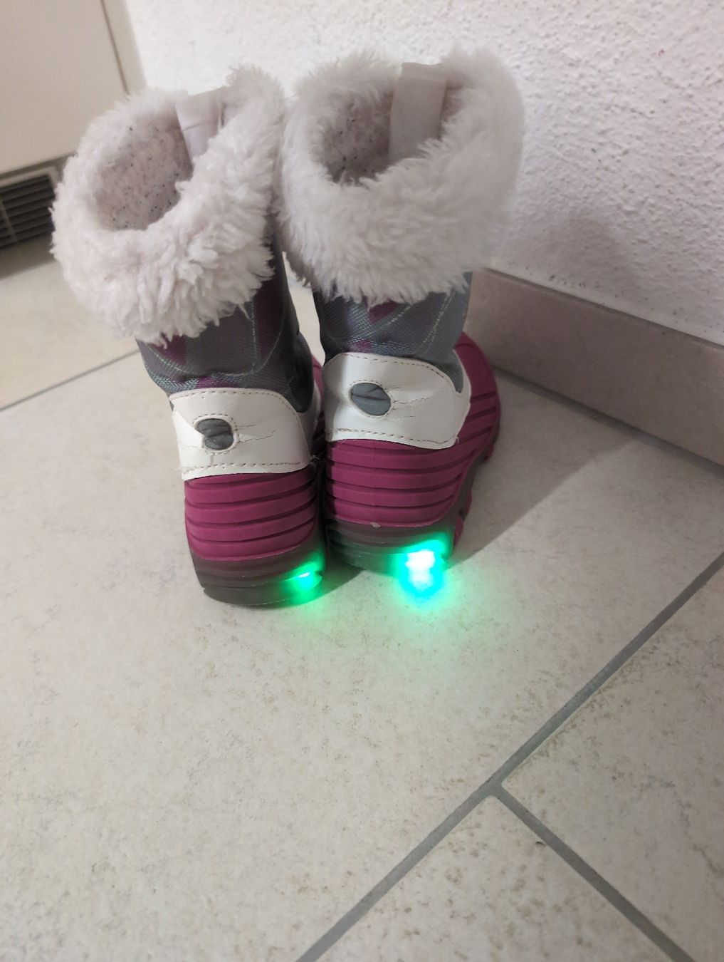 Schuhe für Mädchen: Winterstiefel Mädchen, Gr. 26, mit Licht / LED – Gebraucht aus Alberswil von __colafroeschli__ 2