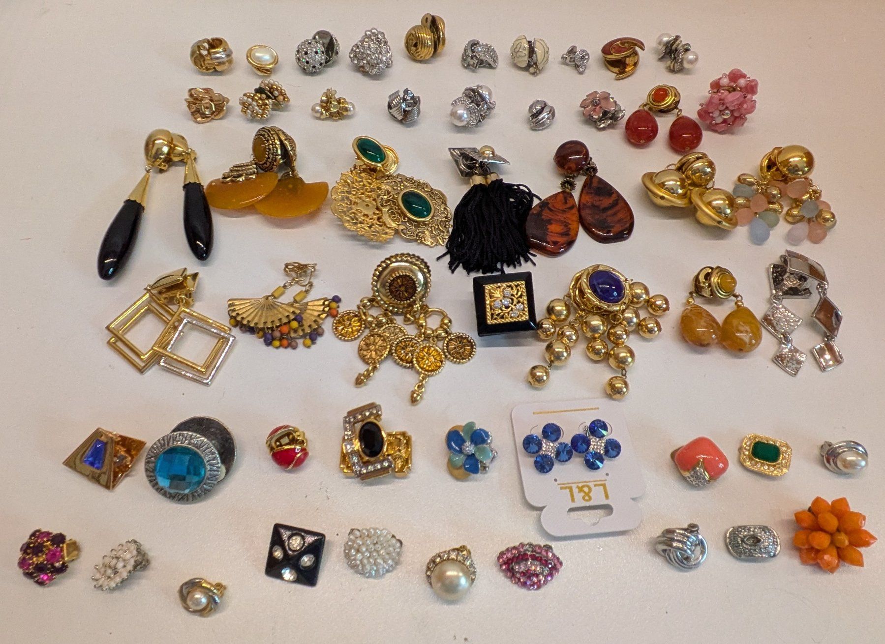 Ohrringe & -stecker: 40 paar Ohrclips Modeschmuck – Gebraucht aus Ligornetto von Ligornetto