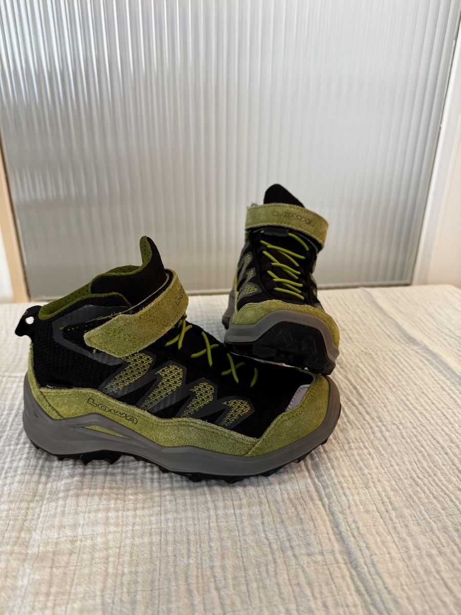 Lowa Schuhe für Jungen: Kinder Wanderschuhe Lowa Grösse 30 – Gebraucht aus Kreuzlingen von leo_dpx2