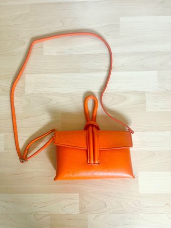 NEU: kleine Ledertasche, orange mit Schlaufe
