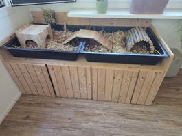 Kleintierheim mit Zubehoer und Unterschrank Holz natur