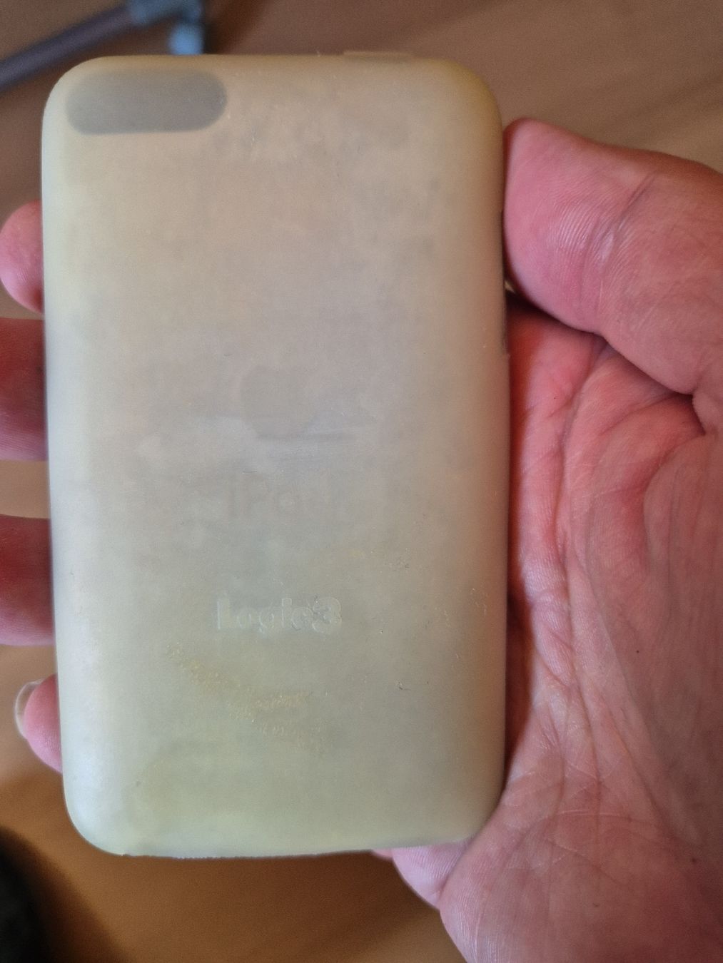Apple Tragbarer Mediaplayer: iPod Touch 4. Generation 8GB gebraucht mit Hülle – Gebraucht aus Grandval von JeroenK 1
