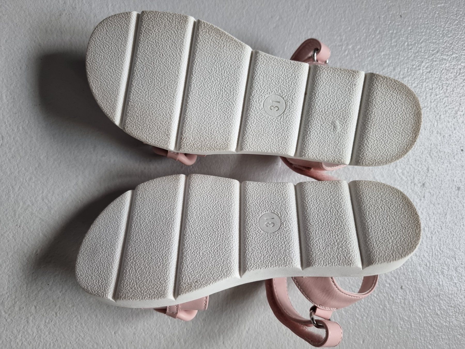 Scarpe per ragazze: Sandalen NEU Gr 31 – Usato da Lostorf venduto da Venice16 1