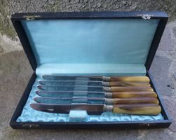 ++ 6 Stück alte Messer in Schatulle, guter Zustand