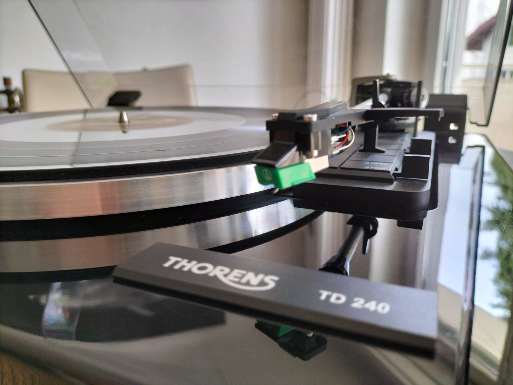 Thorens Giradischi: Thorens TD 240 Plattenspieler – Usato da Luzern venduto da ces_xt2k
