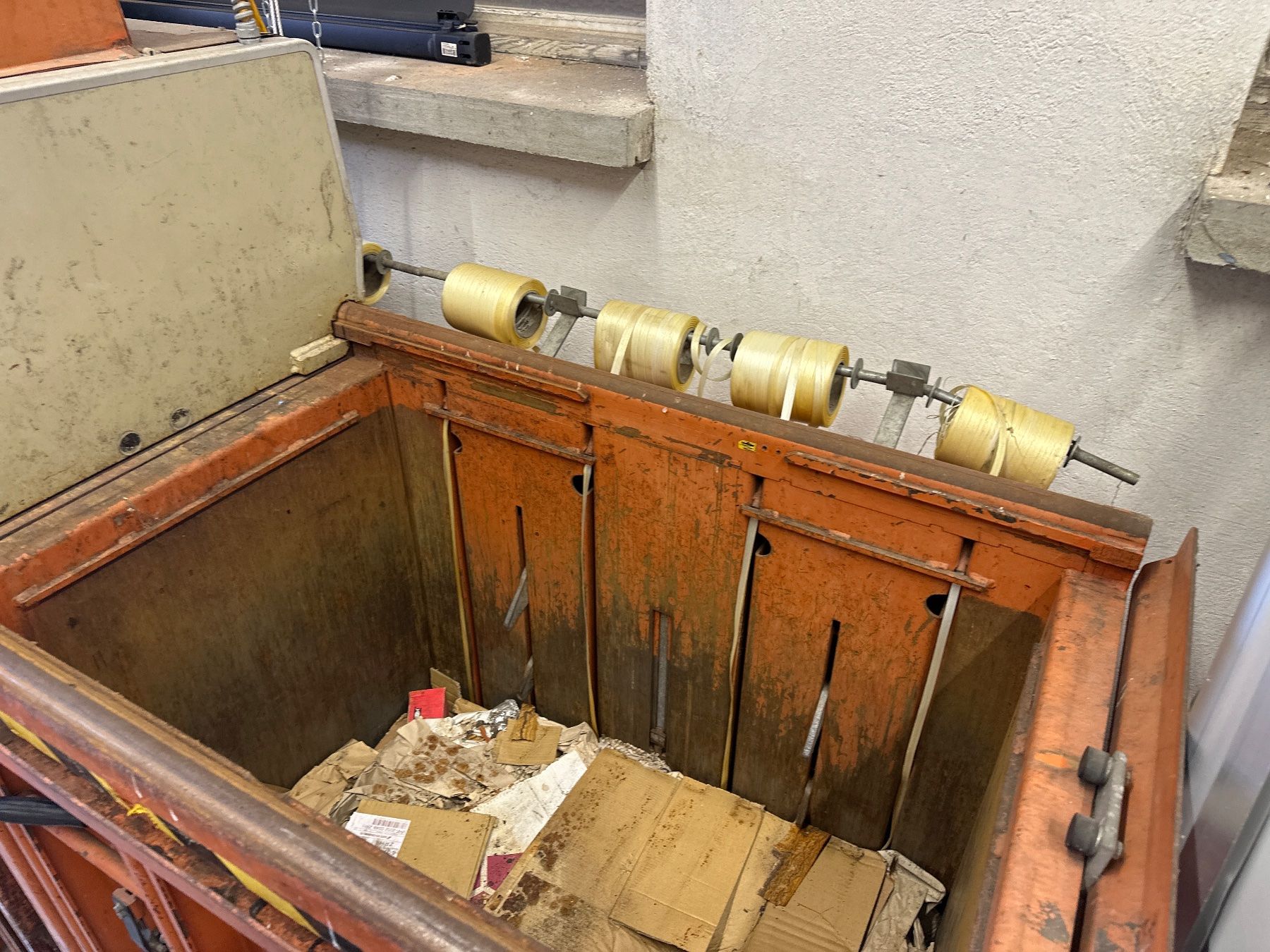 Alle Maschinen: Doppelkammer Kartonpresse ORWAK 9020 – Gebraucht aus Necker von liq24 1