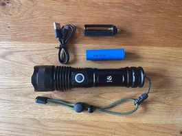 LED Torch, Taschenlampe, 40'000 Lumen