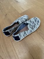 TOMS Slipper schwarz weiss gemustert