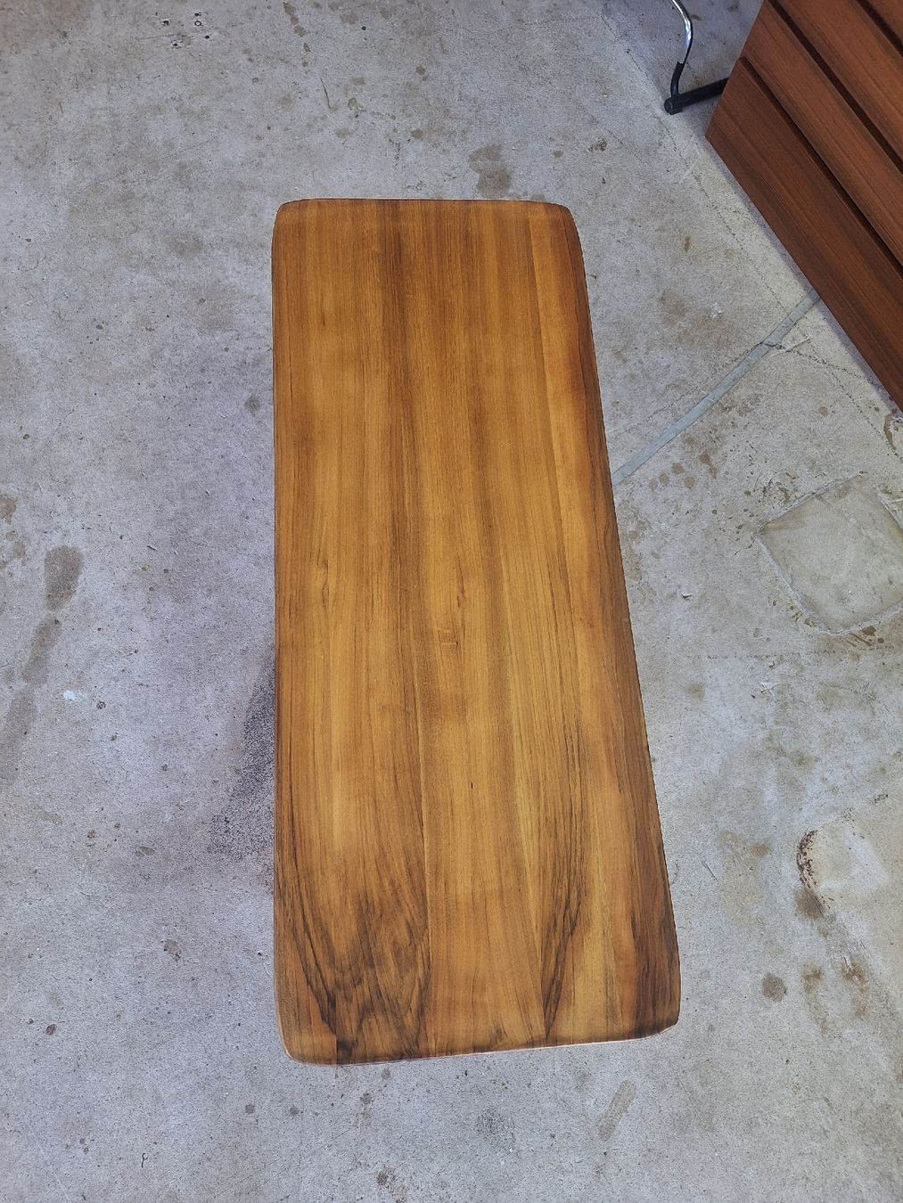 Tische: Antiker Couchtisch, Nussbaum, Vintage – Gebraucht aus Urtenen-Schönbühl von Atelier21_bern 4