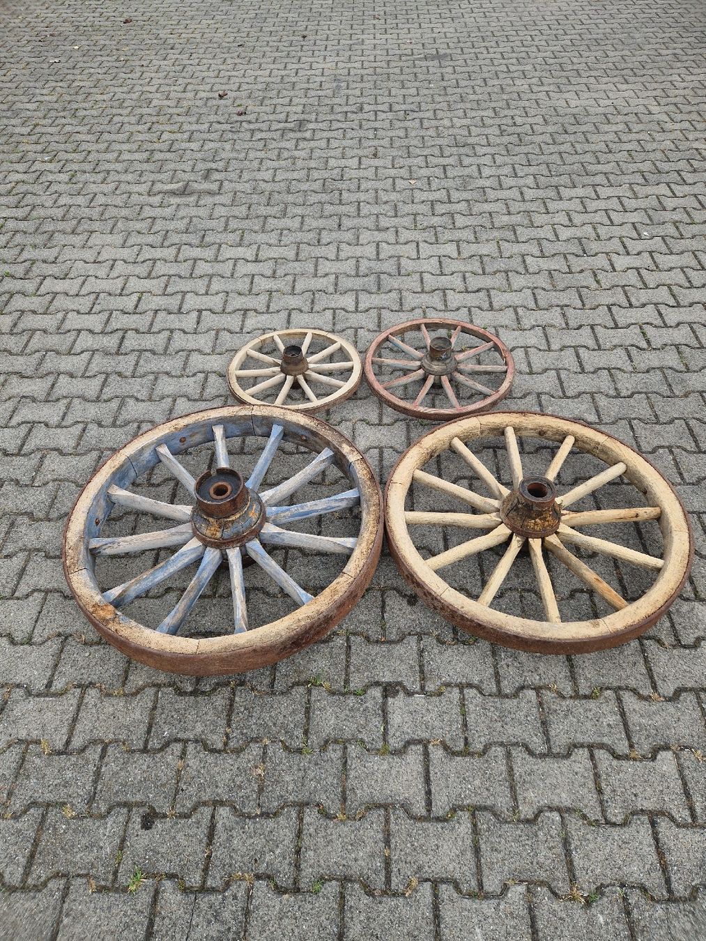 Pneus & Kompletträder: Alte Holzräder – Defekt aus Grosswangen von lar_9lz7