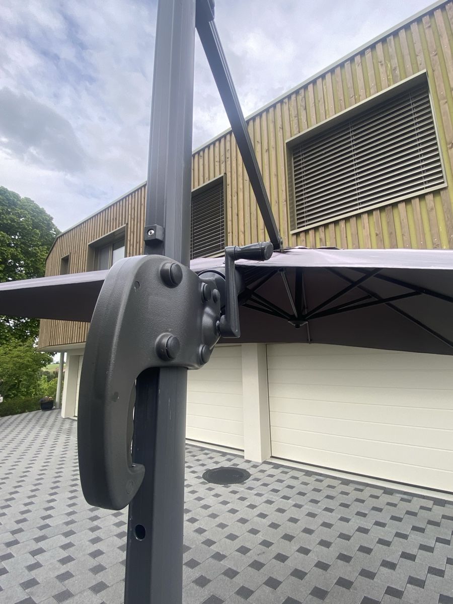 Parasols: Sonnenschirm mit 4 Gartenplatten – D'occasion à Beromünster par Mikala 4