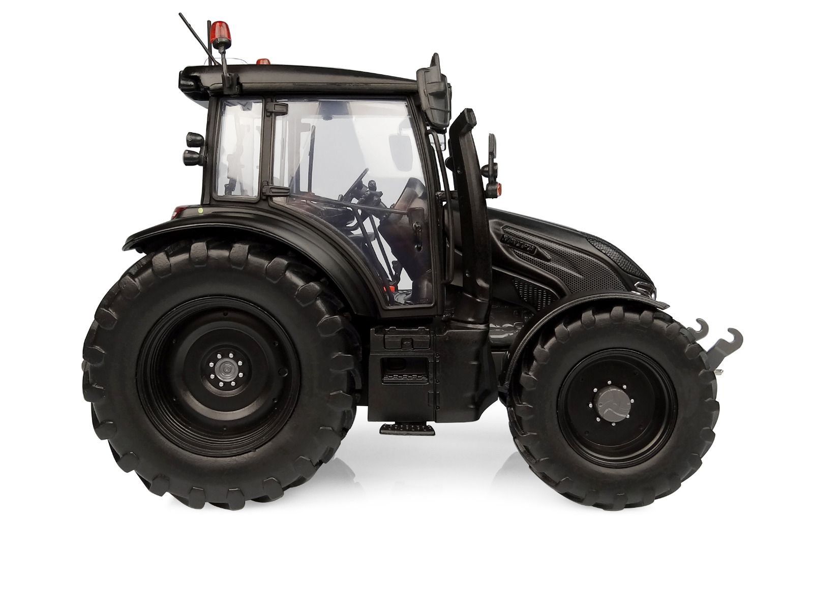 Kit di modellismo & Modellini statici: 1:32 Valtra G 135 matt schwarz 2022 – Nuovo e nell'imballaggio originale da Affoltern am Albis venduto da Modellshop-8910 1