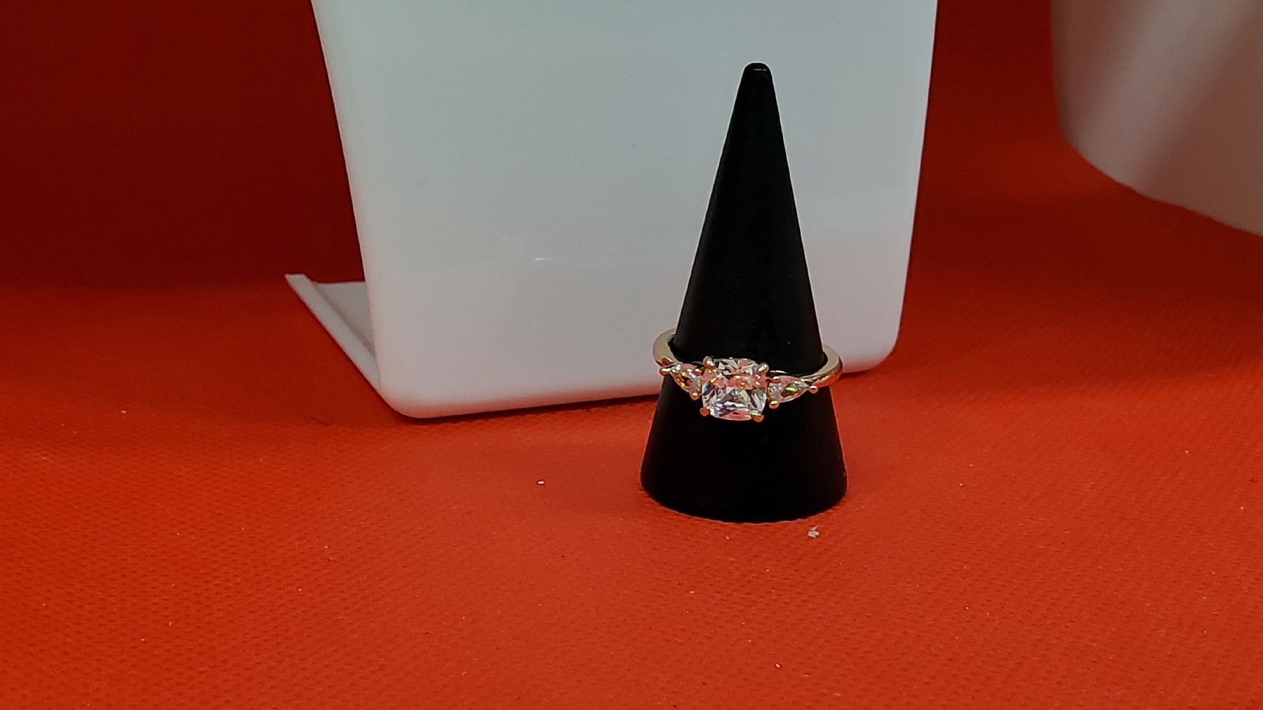 Ringe: Wunderschöner Damenring mit Zirkonia, , neu 57 – Neu (gemäss Beschreibung) aus Herisau von Nluanalucas