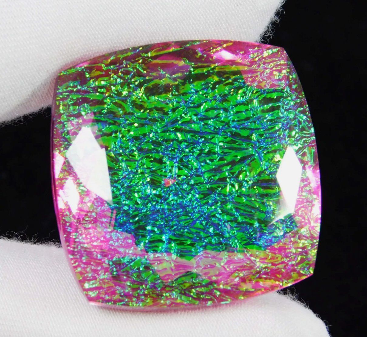 Pietre preziose: Certified 95.85 Ct – Nuovo e nell'imballaggio originale da Genève venduto da AWWA