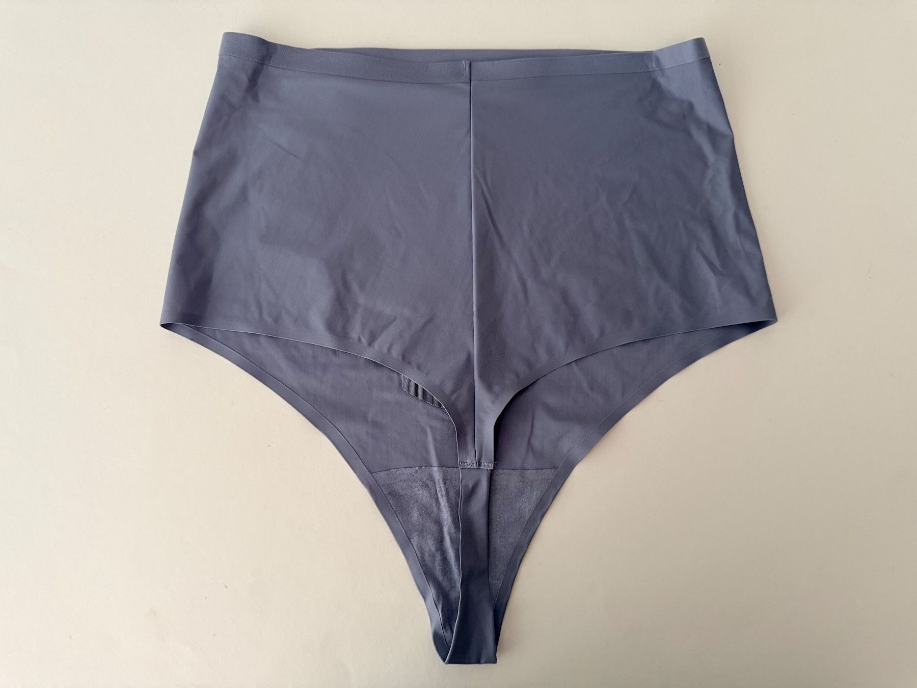 Triumph Sonstige Unterwäsche: TRIUMPH, Highwaist String SHAPE SMART, Grösse M, Farbe Lila – Neu und originalverpackt aus Rudolfstetten von gst_g7xl 2