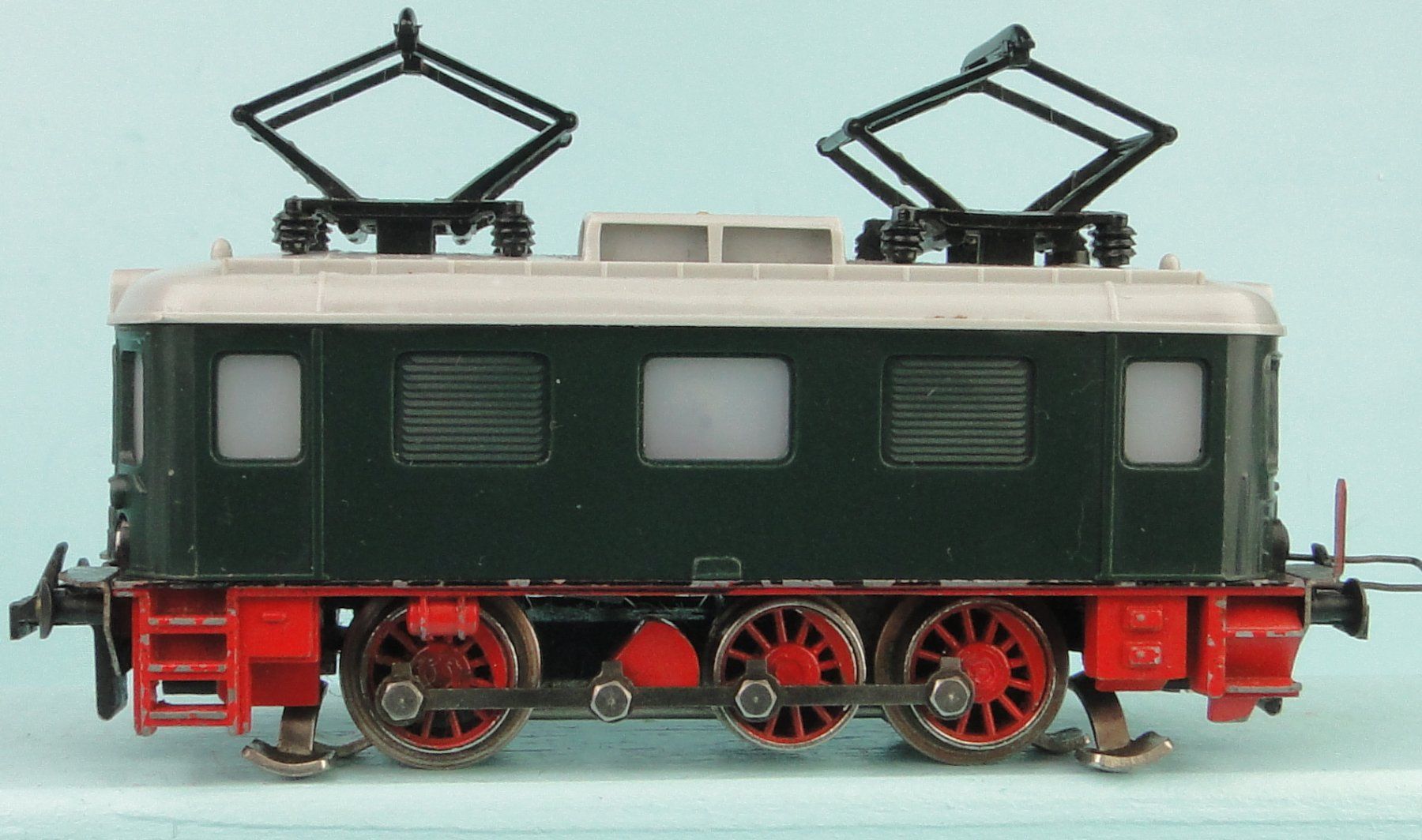 Trix Modellini di ferrovie: TRIX Express H0 BLS Lokomotive – Usato da Bülach venduto da cann11 2