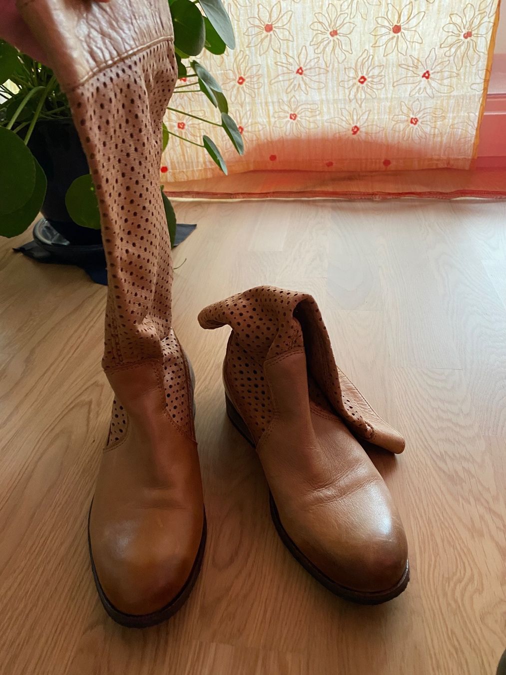 Damenschuhe: Bottes en cuir – Gebraucht aus Clarens von OptitesJoliesChoses
