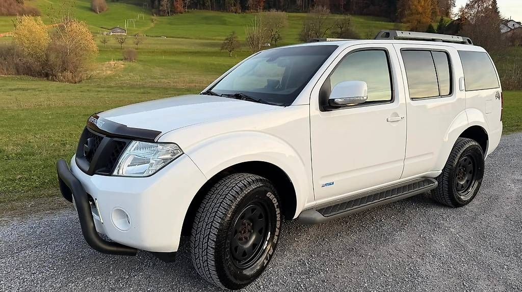 Automobili: Nissan Pathfinder 2.5 dCi Platinum – Usato da Langenthal venduto da Goergens10 1