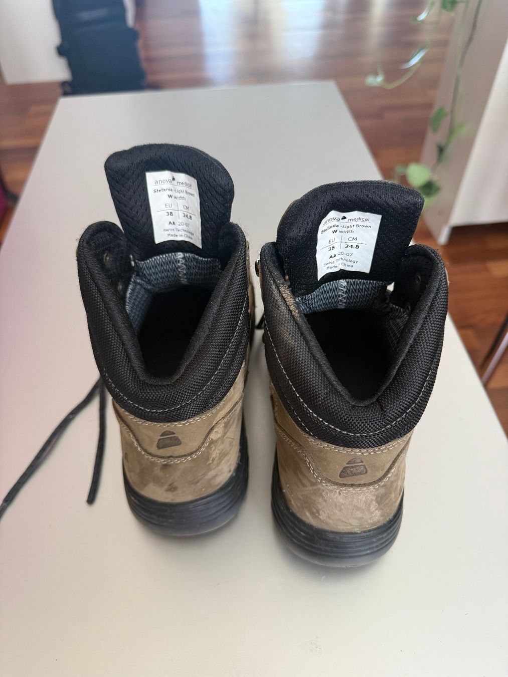Scarpe da donna: Anova - Wanderschuhe, 1x getragen – Usato da Nidau venduto da 160966 1