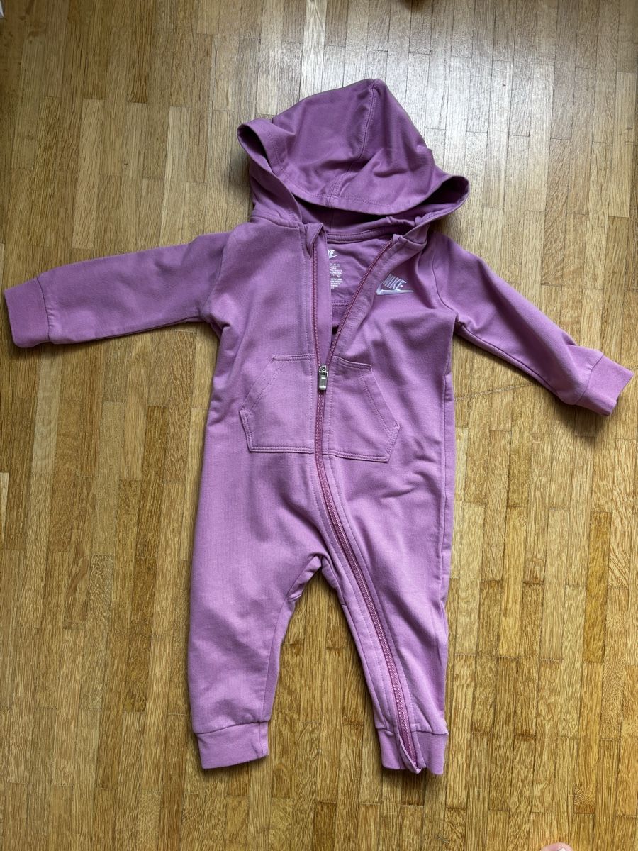 Nike Pagliaccetti: Combinaison bébé Nike rose 74-80cm – Nuovo (secondo la descrizione) da La Chaux-de-Fonds venduto da Elora237