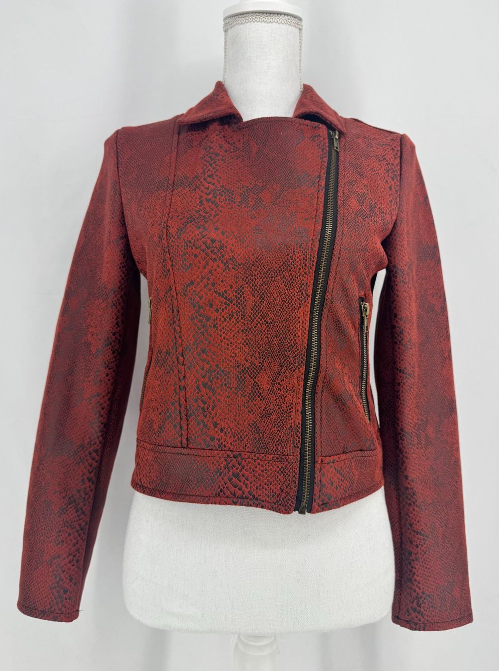 Giacche: 00's ZEBRA Blazer Simili Python Rouge & Noir, Zip Bronze, S – Usato da Lausanne venduto da PlusValue_Lausanne 1