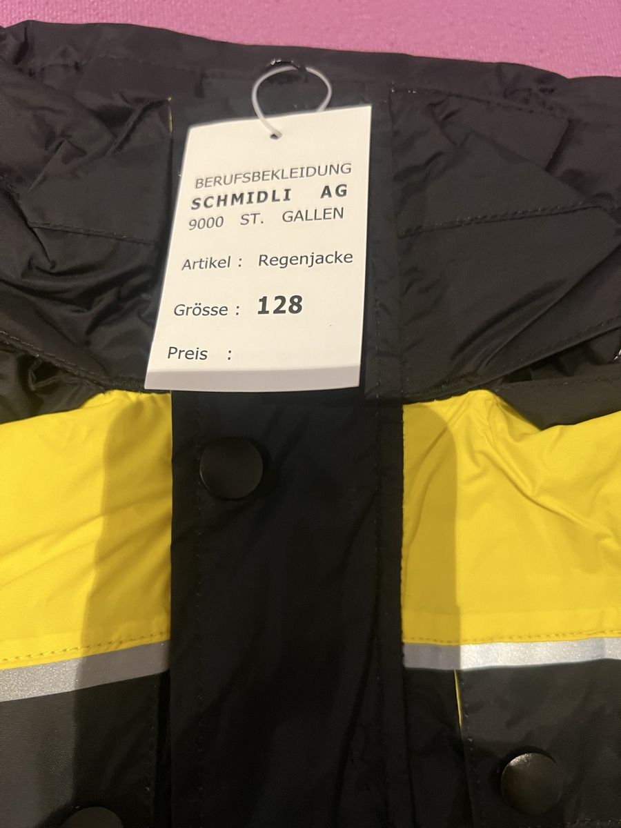 Jacken: Regenjacke neu 128 – Neu und originalverpackt aus Triesen von Yellow1818 1